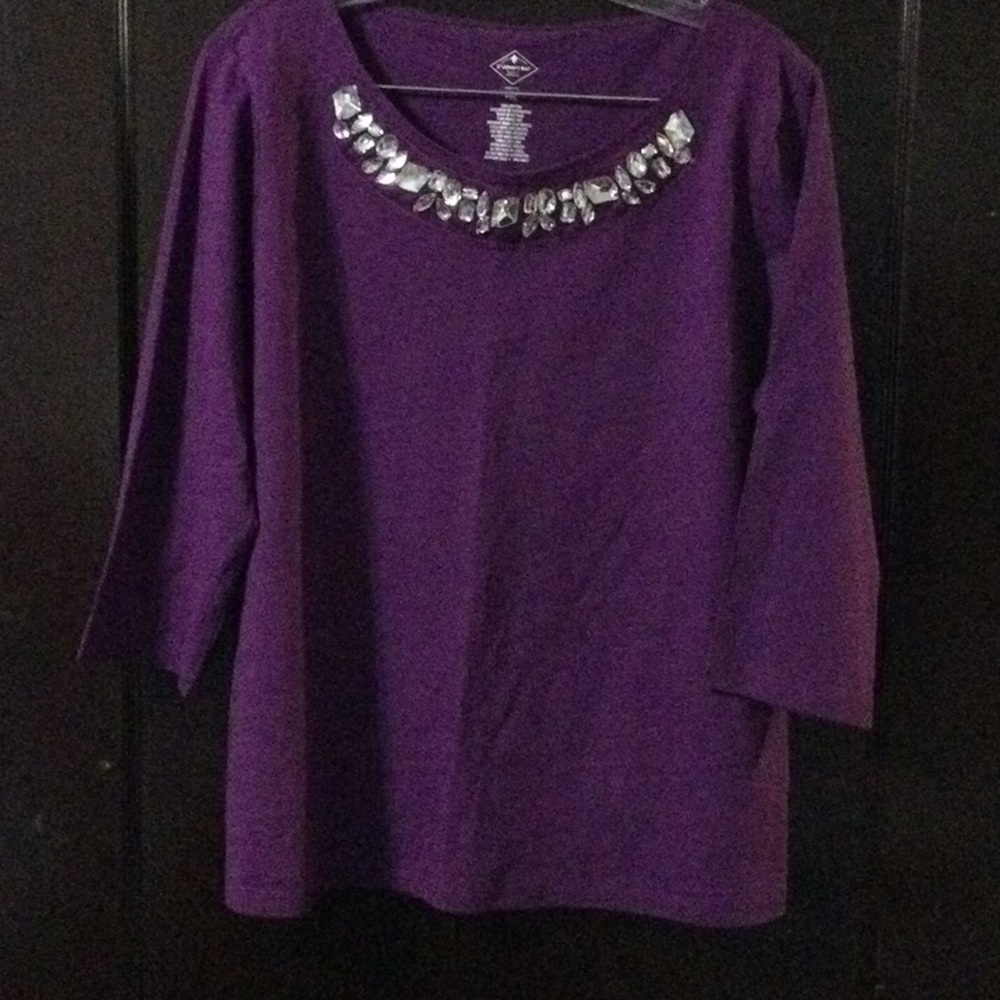💜 St. John’s Bay Purple Jewel-Embellished Scoop Neck Top Gently Worn.
